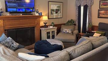 Smart TV, fireplace, DVD player, books