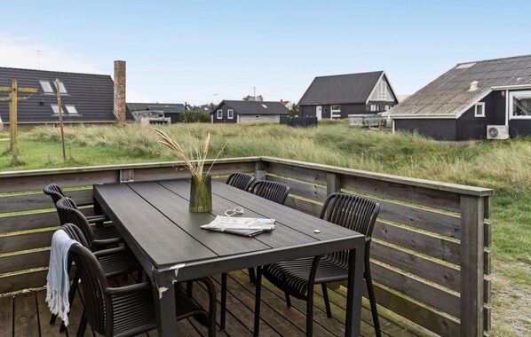 Outdoor dining - 2 bedroom nice home in Thisted (Thisted)