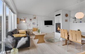 Smart TV y chimenea 