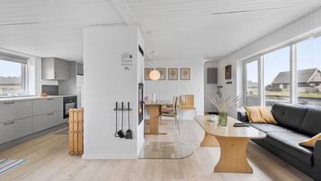 Una Smart TV, una chimenea