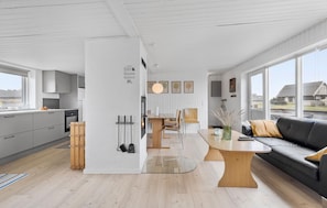 Smart TV, fireplace - 2 bedroom nice home in Thisted (Thisted)