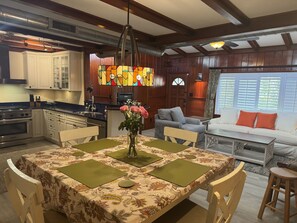 Interior - Walk To Siesta Village And Beach/Private Heated Pool & Hot Tub (Sarasota)