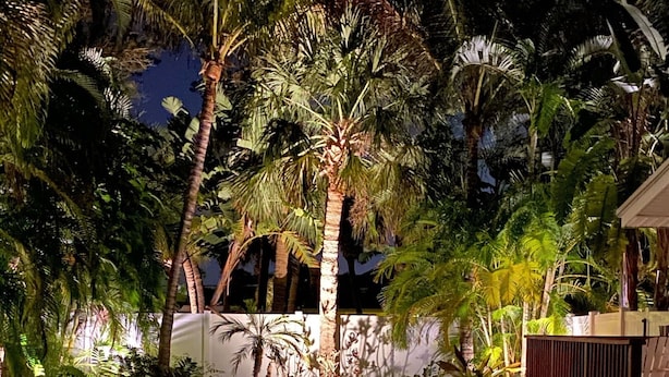 حمّام سباحة مُدفَّأ