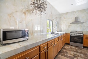 Premium House | Private kitchen | Shared fridge, microwave, blender, dining tables