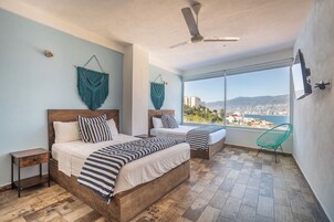 Premium House | 5 bedrooms, premium bedding, down comforters, Tempur-Pedic beds