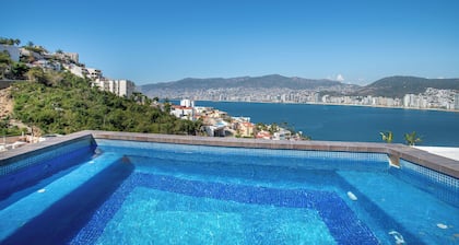 LUXO Villa Acapulco Zona Brisas Guitarrón