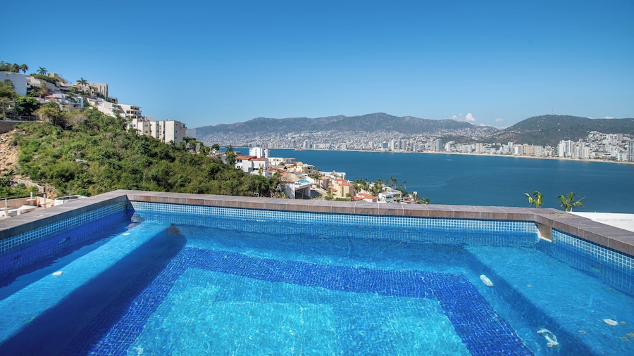 LUXO Villa Acapulco Zona Brisas Guitarrón