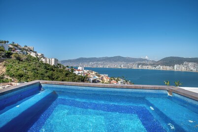 LUXO Villa Acapulco Zona Brisas Guitarrón