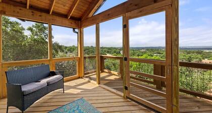 Peaceful Lakeview Home, Family sized!