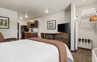 Ropa de cama de alta calidad, colchones con pillow-top y escritorio 