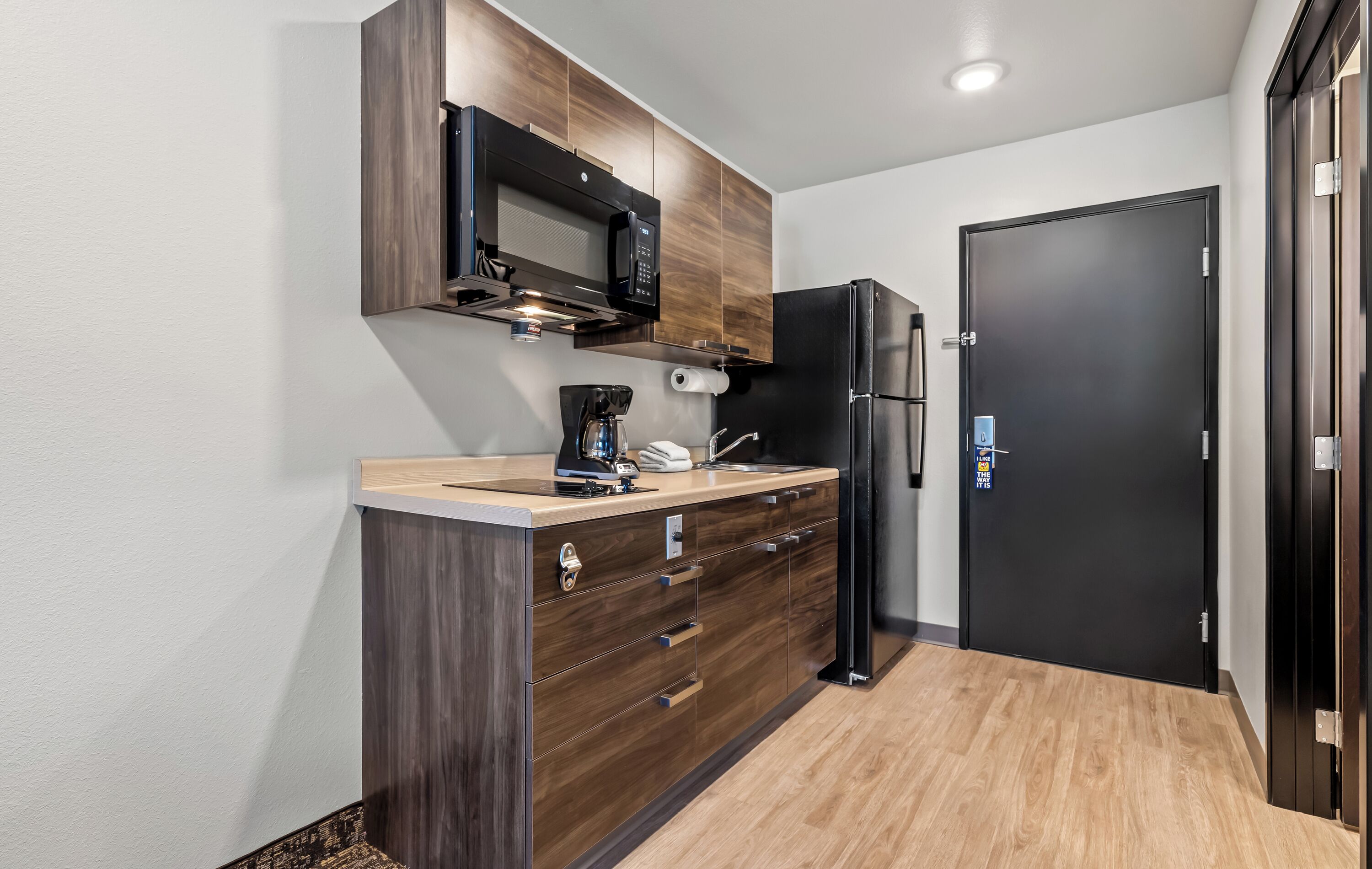 Full-size fridge, microwave, stovetop, coffee/tea maker