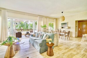 TV - Step into paradise at our exquisite two-bedroom retreat in Las Terrenas (El Limón)