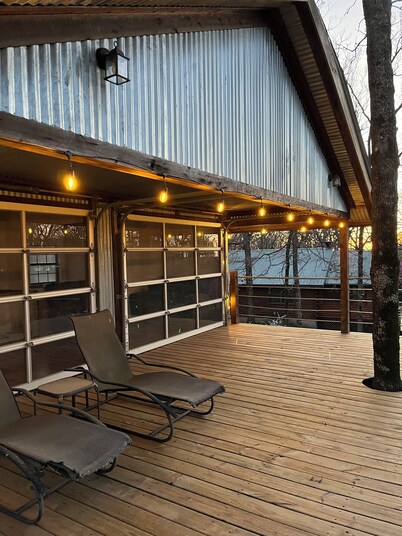 Cabin 1, AKA The Treehouse
1 bedroom and a loft. 2 bathrooms.
Sleeps 5