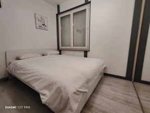 2 soverom, strykejern/-brett og wi-fi (inkludert)