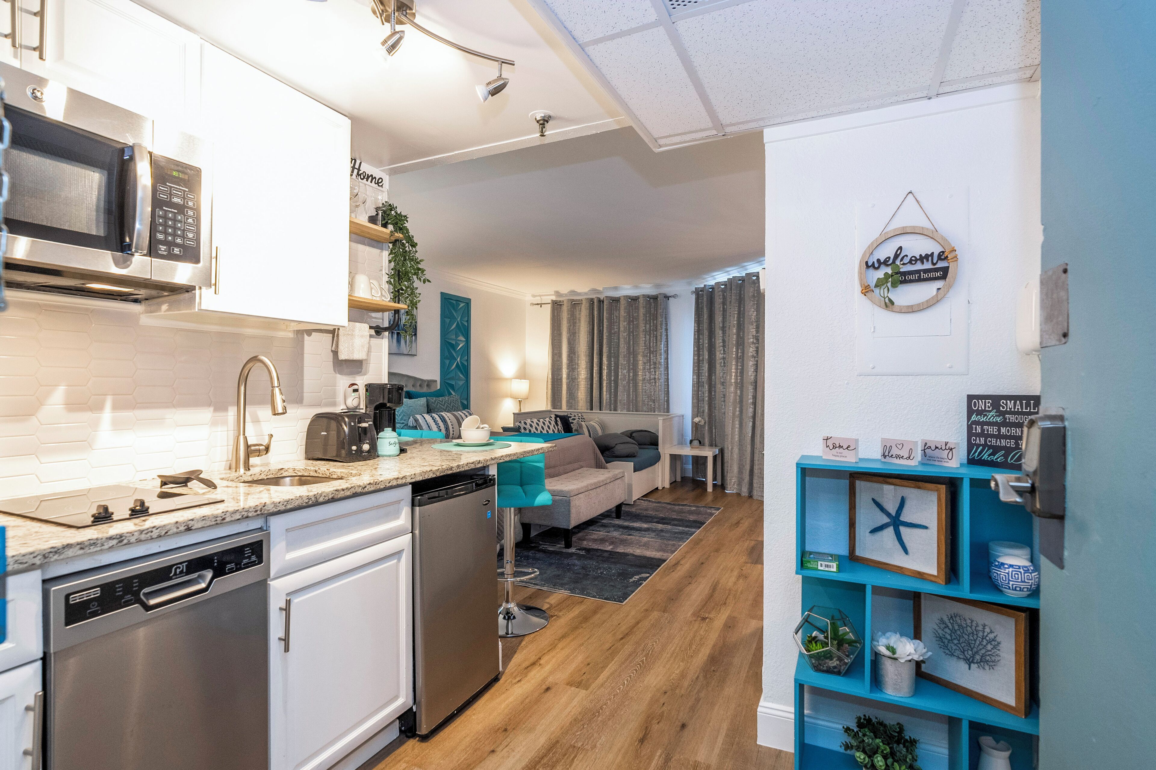 Fridge, microwave, stovetop, dishwasher