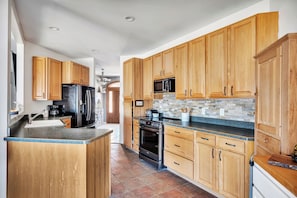 Coffee/tea maker, fridge, microwave, oven