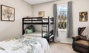 5 habitaciones, tabla de planchar con plancha y wifi gratis 