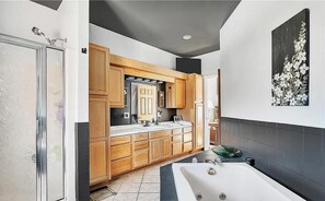 Shower, jetted bath, hair dryer, towels - Upstate Waterfront Retreat 4000 sq ft with 2 Kitchens!!! (Queensbury)