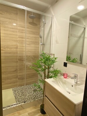 Bruser, håndklæder, Toiletpapir
