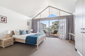 3 bedrooms, iron/ironing board, Internet, bed sheets