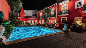 Seasonal outdoor pool, open 10:00 AM to 10:00 PM, pool loungers