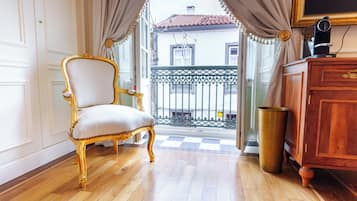 Comfort Room, Patio, Courtyard View | 1 bedroom, premium bedding, minibar, in-room safe