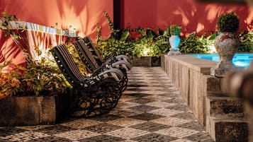 Seasonal outdoor pool, open 10:00 AM to 10:00 PM, sun loungers