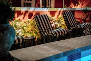 Seasonal outdoor pool, open 10:00 AM to 10:00 PM, sun loungers - Boutique Hotel Teatro (Angra do Heroismo)