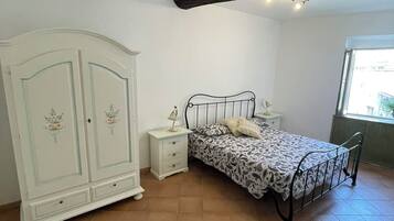 2 habitaciones, tabla de planchar con plancha, wifi y ropa de cama