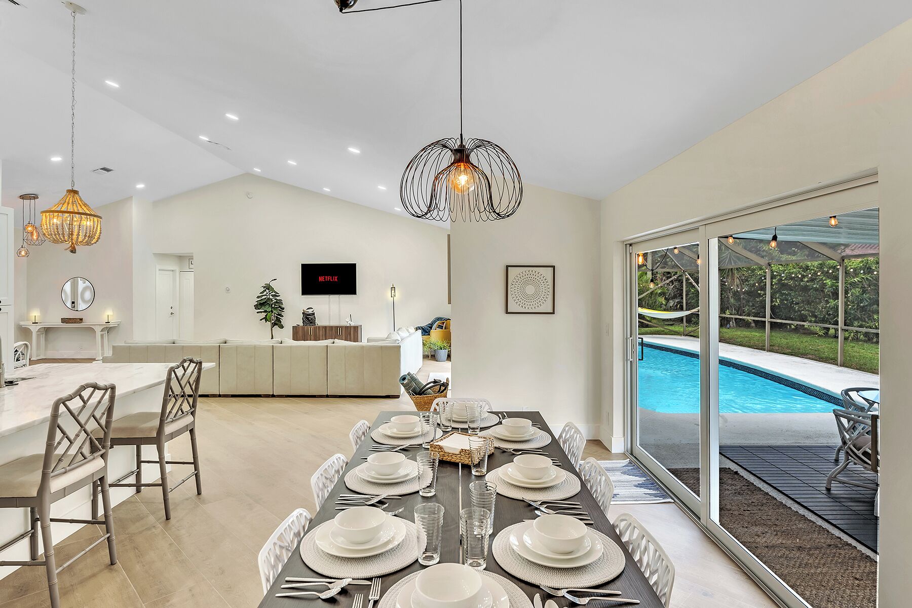 Modern, Spacious 4-Bedroom With Private Pool