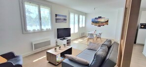 TV, ping pong - Maison Typique et Charmante du Bassier Minier - 4/6 Personnes - Auvergne (Brassac-les-Mines)