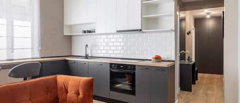 Luxury Apartment, 1 Queen Bed, Non Smoking, Kitchen | Private kitchen | Coffee/tea maker, electric kettle
