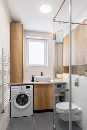 Luxury Apartment, 1 Queen Bed, Non Smoking, Kitchen | Bathroom