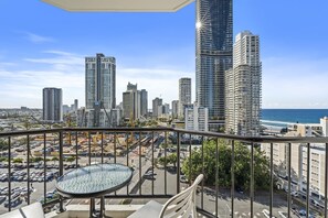 Property grounds - Twin Unit with Ocean View in Surfers Paradise (Surfers Paradise)