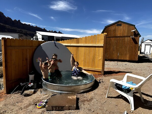 Outdoor spa tub