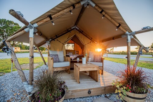 Roaring River's Cozy Nature Retreat