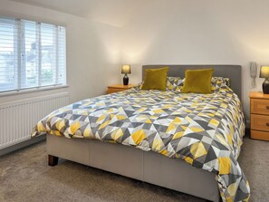 2 bedrooms, free WiFi, bed sheets - 2 bedroom accommodation in Scarborough (Scarborough)