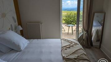 3 bedrooms, iron/ironing board, travel cot, free WiFi