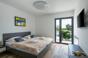 5 slaapkamers, een strijkplank/strijkijzer, reisbedje, gratis wifi