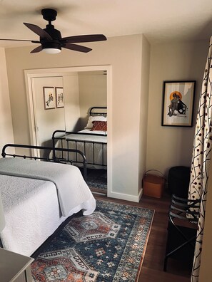 2 bedrooms, iron/ironing board, travel cot, free WiFi