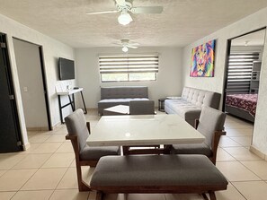 Classic Apartment, 3 Bedrooms, Kitchen | Living area - Torre Atemajac Guadalajara Centro (Zapopan)