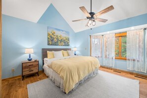 3 bedrooms, iron/ironing board, travel cot, Internet - Story Time Retreat (Nashville)