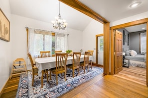 Dining - Story Time Retreat (Nashville)