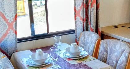 Come enjoy the mountain views. Peace and quietness in this beautiful RV