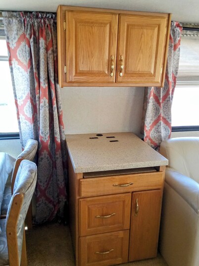 Come enjoy the mountain views. Peace and quietness in this beautiful RV