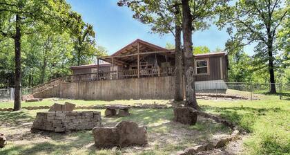 Cozy cabin escape- Unwind by the firepit & relax on the spacious deck