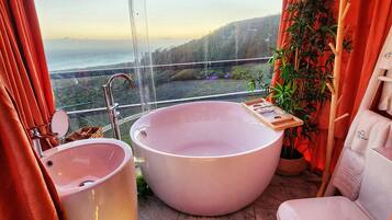 Ocean Igloo suite | Private & Heated pool | Baño