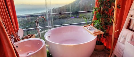 Ocean Igloo suite | Private & Heated pool | Bathroom