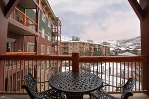 Outdoor dining - Ski Park City Utah! Family Friendly-including your pet! Ski In and Ski Out. (Park City)