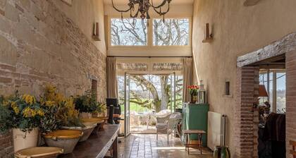 Perfect Countryside Retreat, Private Heated Pool & Panoramic Views - 5mins from Monclar-de-Quercy!